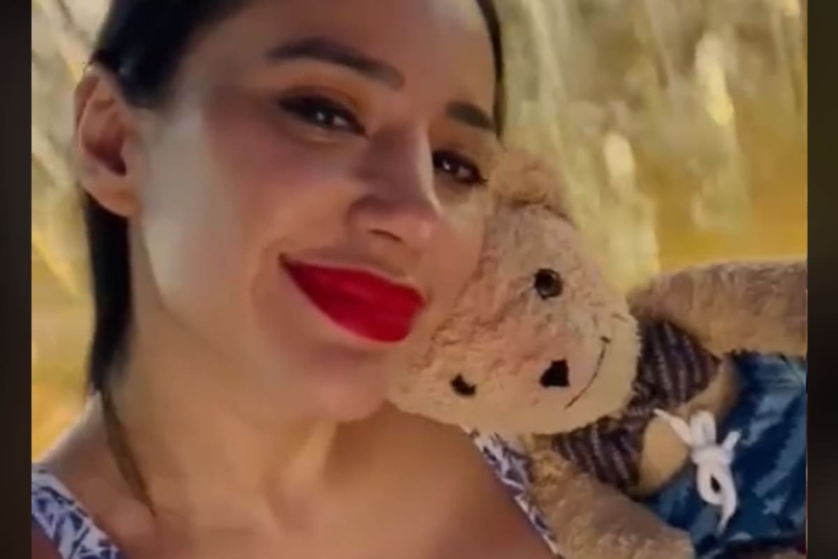 Sandra Cuevas enamora en redes sociales con espectacular escote