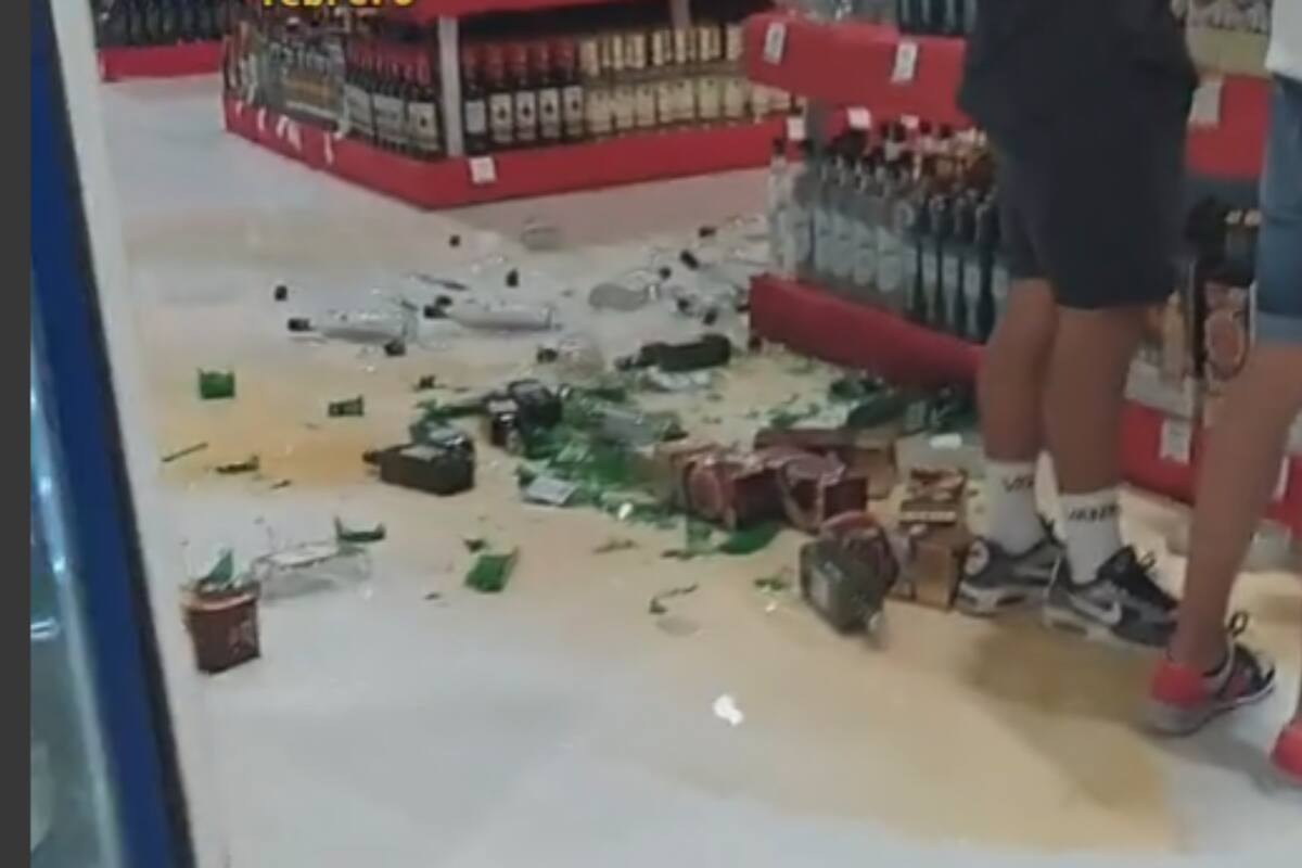 TikTok: Familia rompe botellas de alcohol de un supermercado por accidente y se vuelven virales