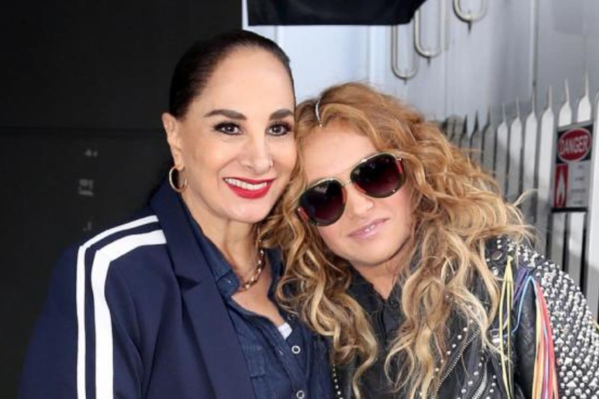 ¡Paulina Rubio rompe en LLANTO en pleno concierto al recordar a su madre, Susana Dosamantes!