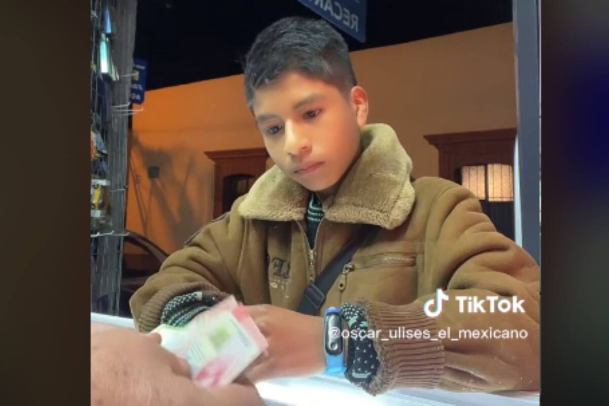 Viral: Hombre le vende celular a joven que no sabía cuánto dinero llevaba por no saber contar