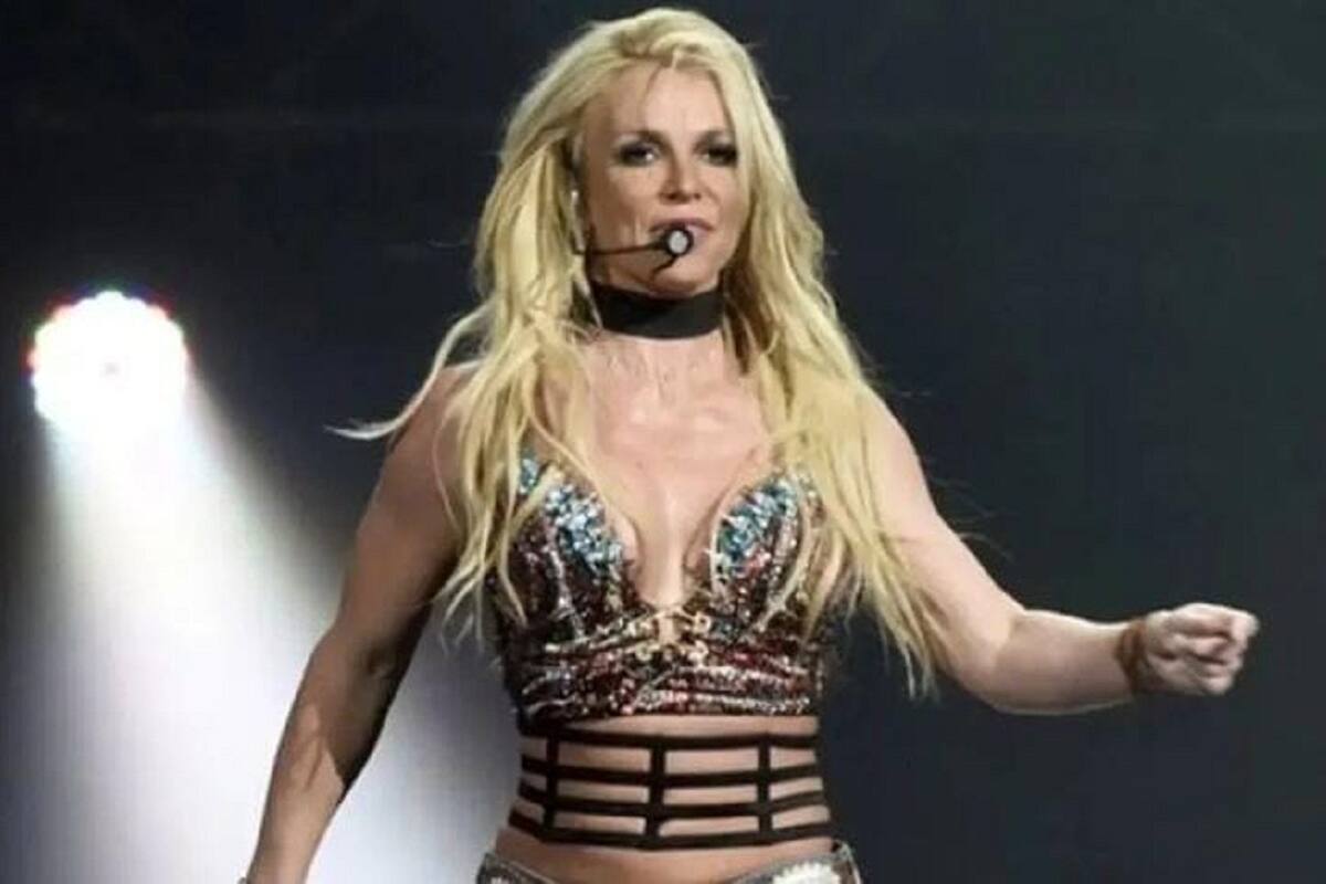 Britney Spears sorprende a sus fans cantando una nueva versión de “One More Time” mientras lava ropa