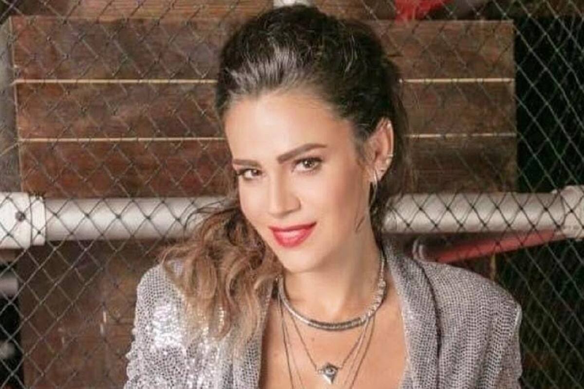 Luz Elena González deja al descubierto sus increíbles curvas en ajustado vestido blanco