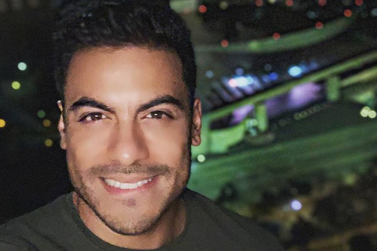 Carlos Rivera encanta con baile sensual