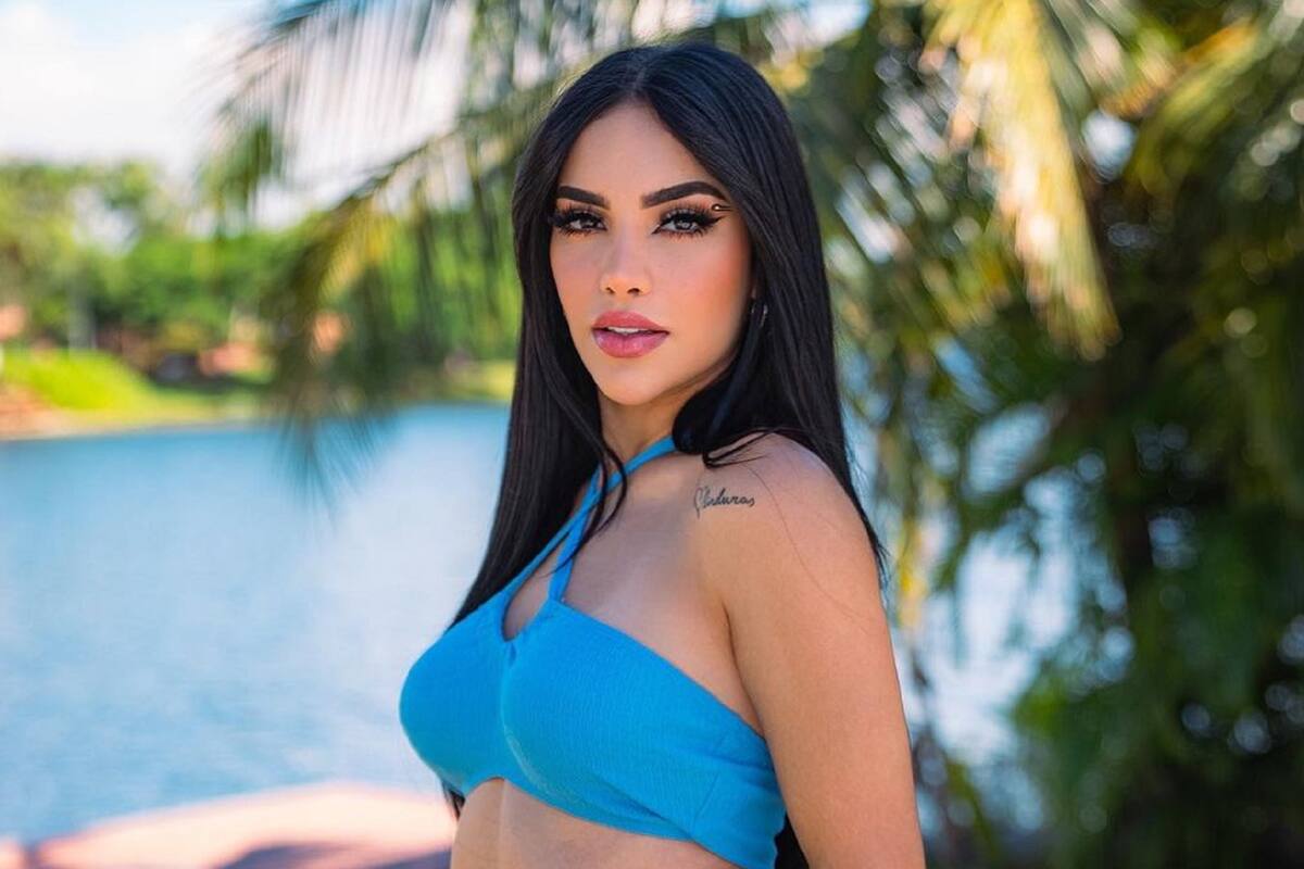 Kimberly Loaiza muestra su encantadora figura con bañador verde desde Acapulco