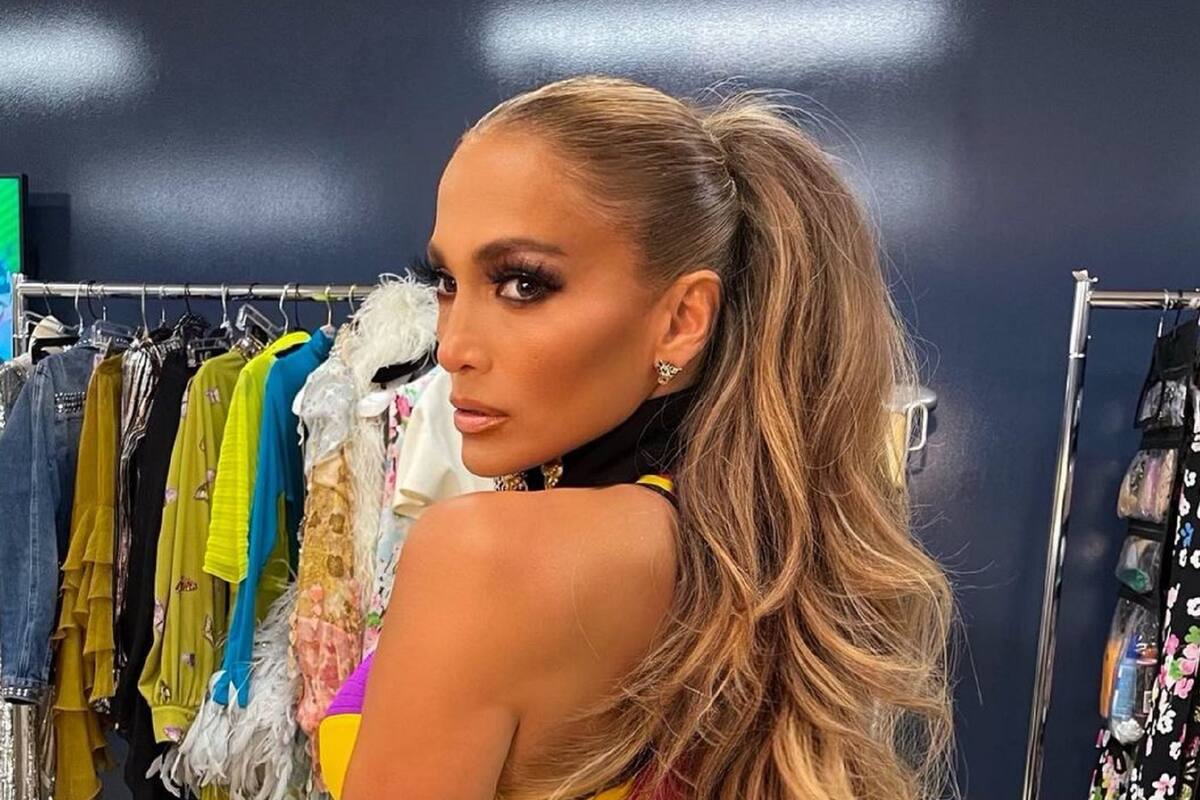 Desde un yate, Jennifer Lopez presume su silueta de ensueño con maravilloso bikini