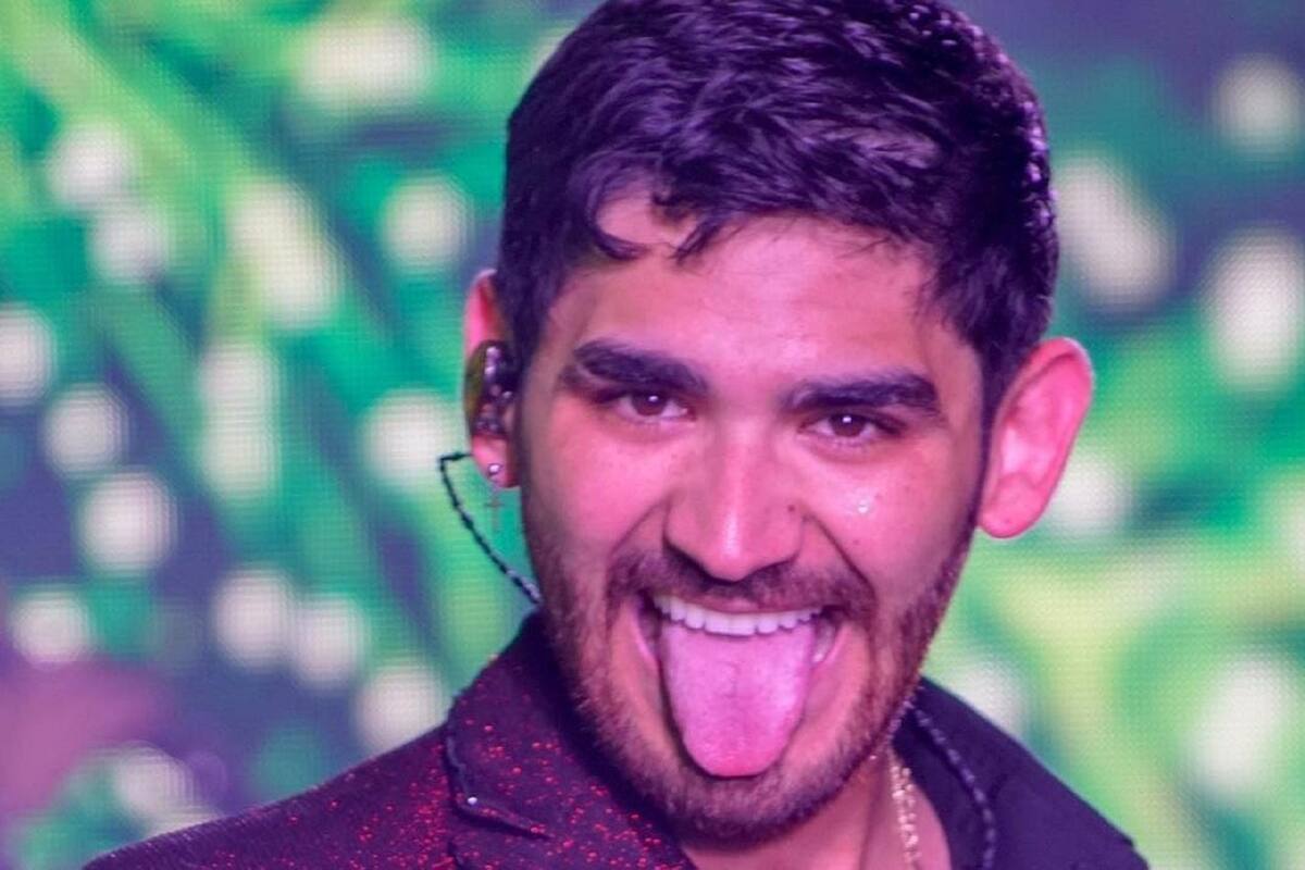 Ricky Yocupicio, vocalista de “Banda el Recodo”, sube foto sin ropa presumiendo sus “brazos”