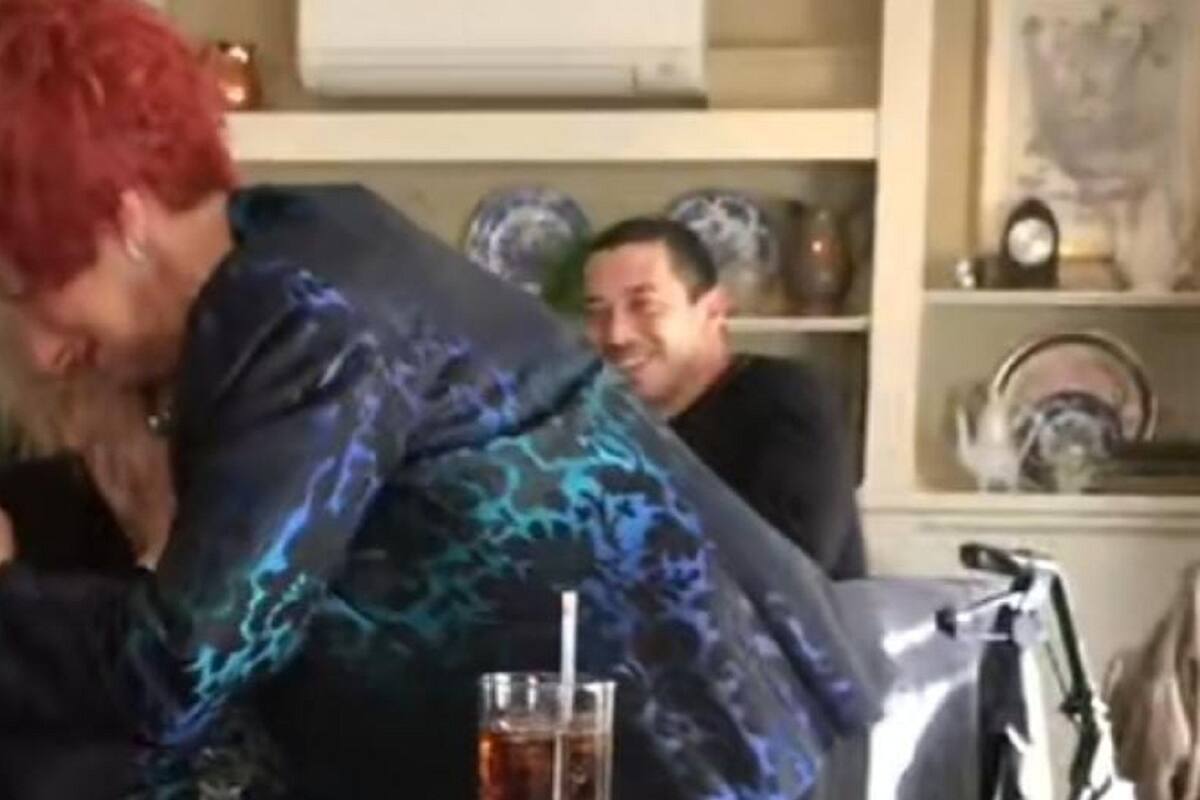 Sorprenden a abuelita en su cumpleaños número 90 al invitar a su mejor amiga