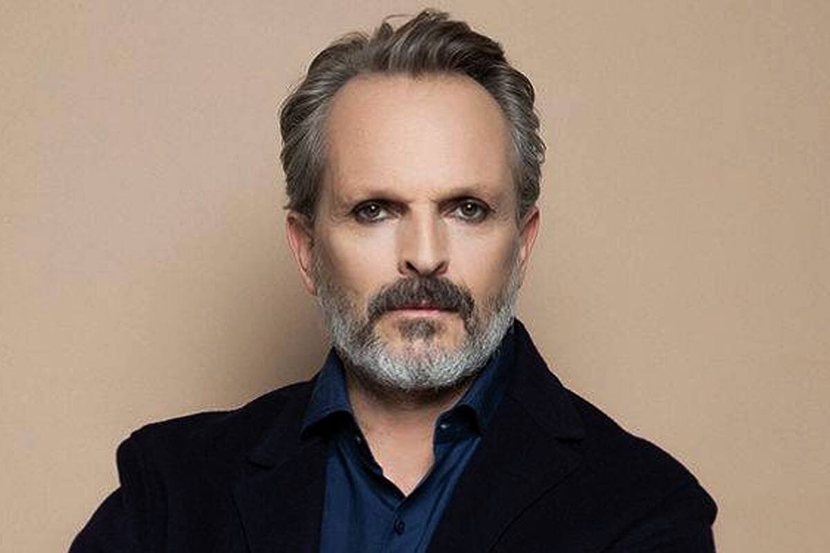 Miguel Bosé se molesta con reportero que le cuestionó por seguir viviendo en México