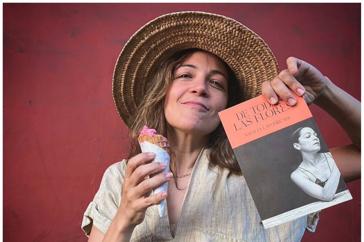 Natalia Lafourcade revela los secretos de su obra maestra en su libro "De todas las flores"