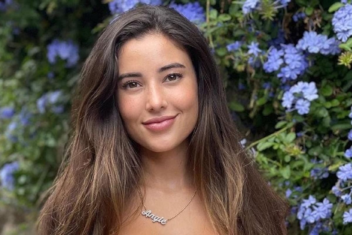 Angie Varona enseña sus grandes encantos con diminuto y ajustado bikini en Instagram