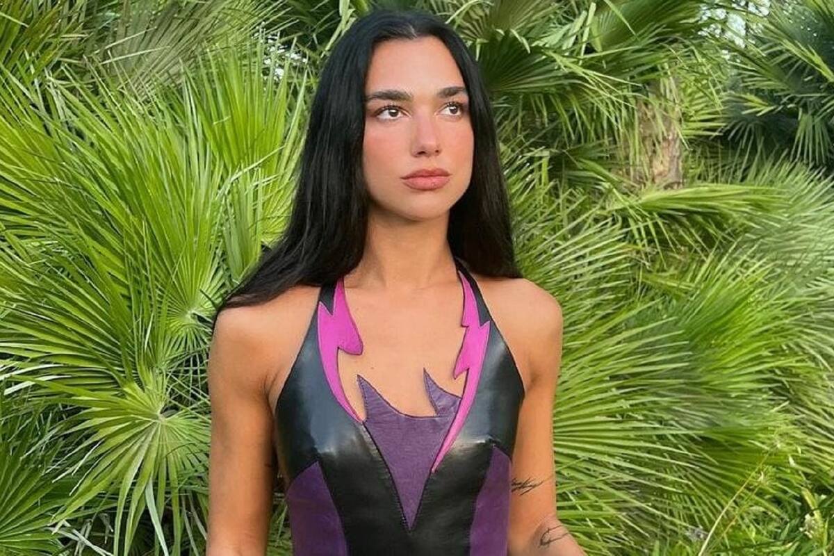 Dua Lipa acapara las miradas de sus seguidores con su vestido transparente