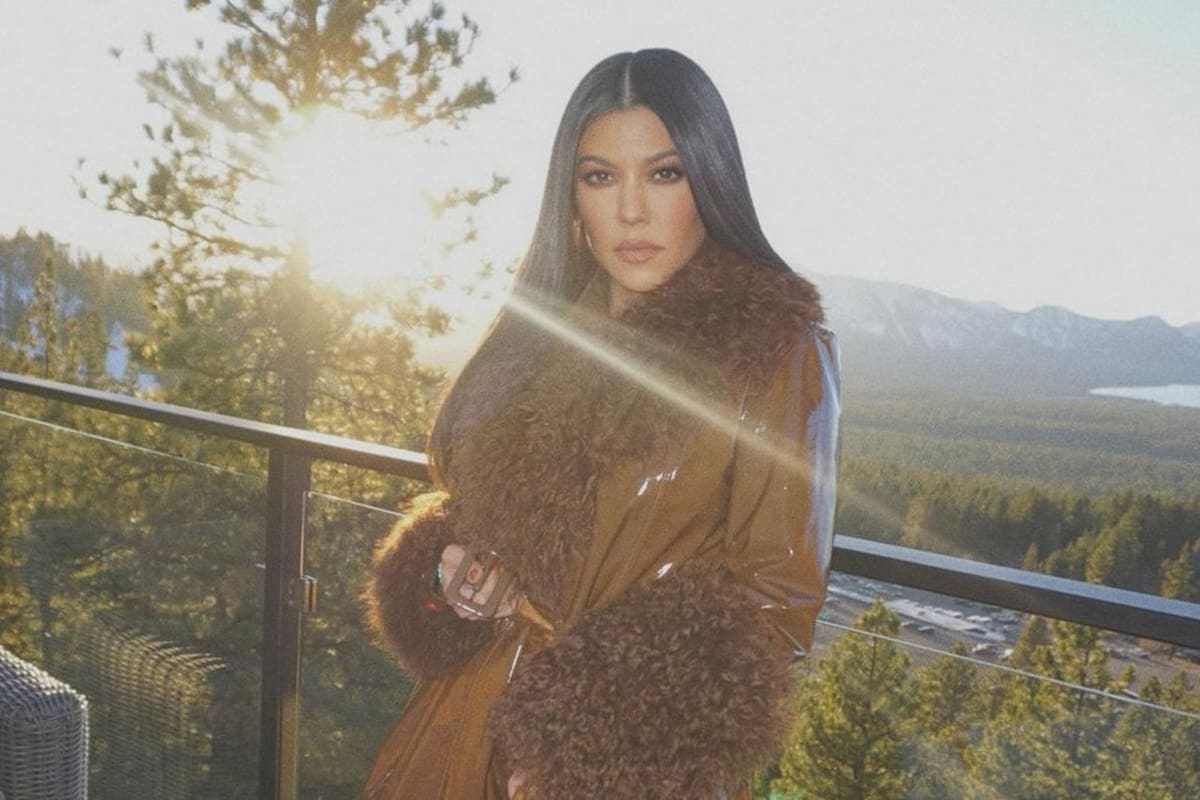 ¡En la piscina! Kourtney Kardashian enciende las redes al lucir su figura con bikini de hilo