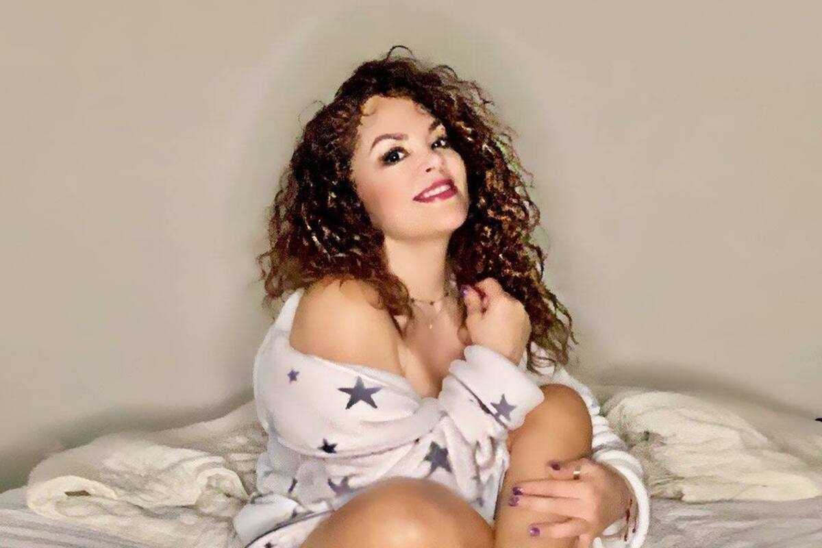 ¡Qué cuerpazo! Tatiana presume su figura en ajustado bikini morado