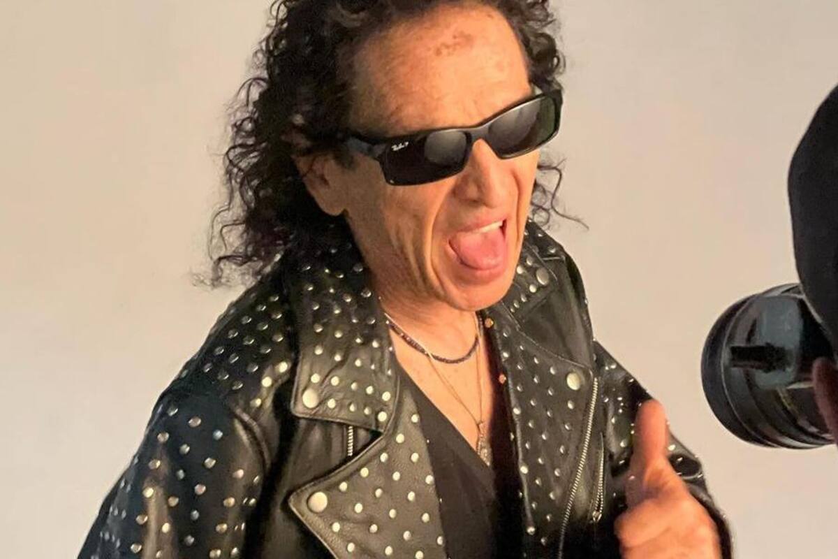 Alex Lora critica a Peso Pluma por su mala actitud con la prensa