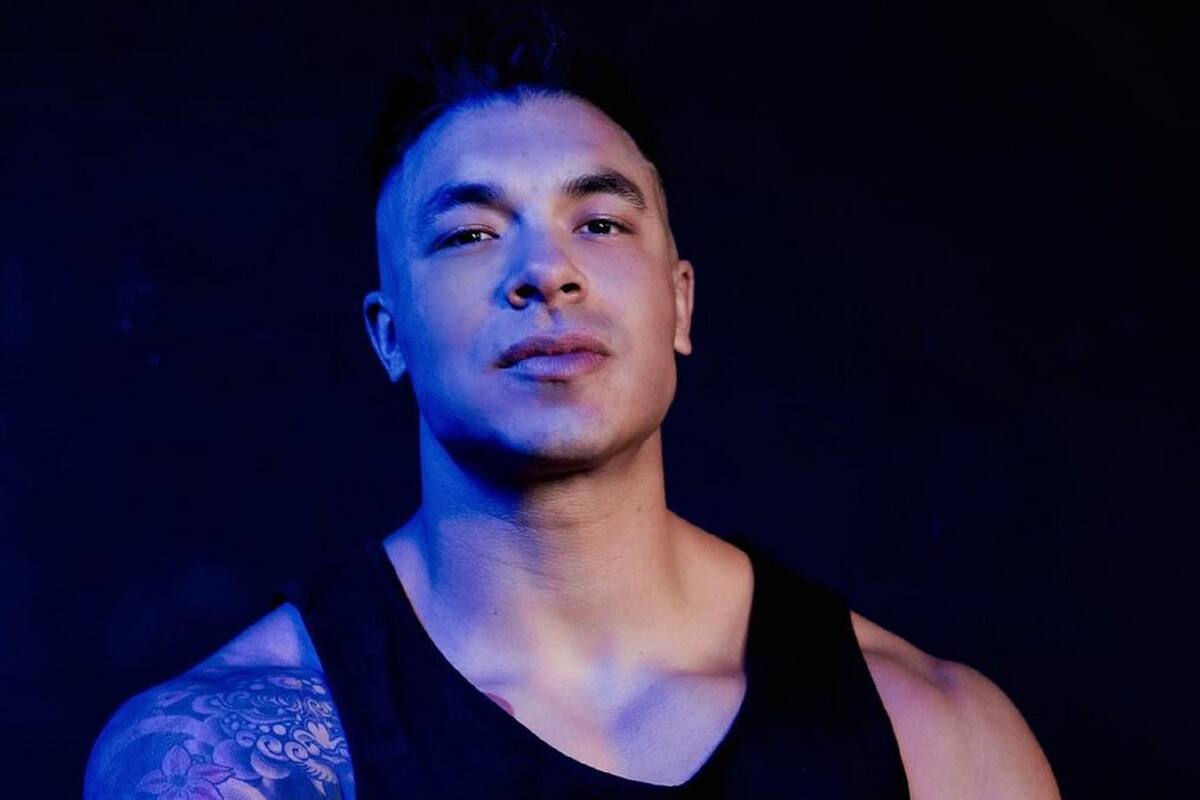 Cachan a Jawy Méndez poniéndole el cuerno a su novia en su propia casa