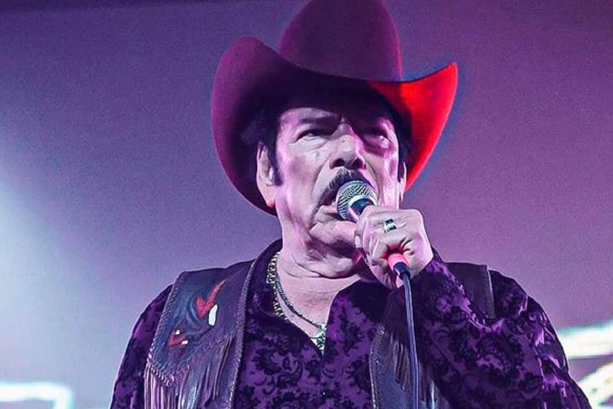 "Me iba a caer", dice Lalo Mora tras manosear a una fan