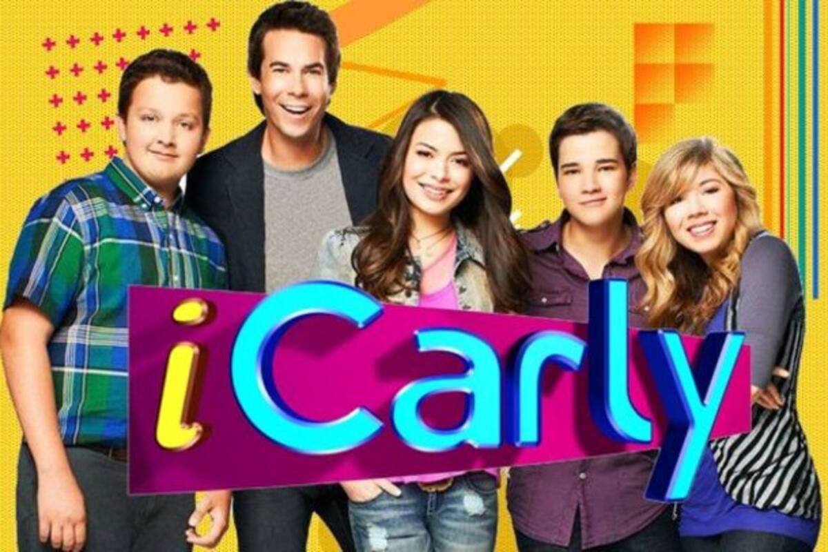 Casi una década después, "iCarly" regresa con Miranda Cosgrove a la televisión