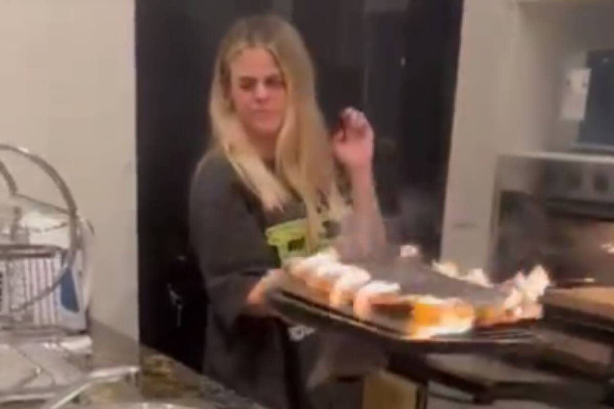 TikTok: Jóvenes meten pizza con todo y caja a un horno y casi indencian todo