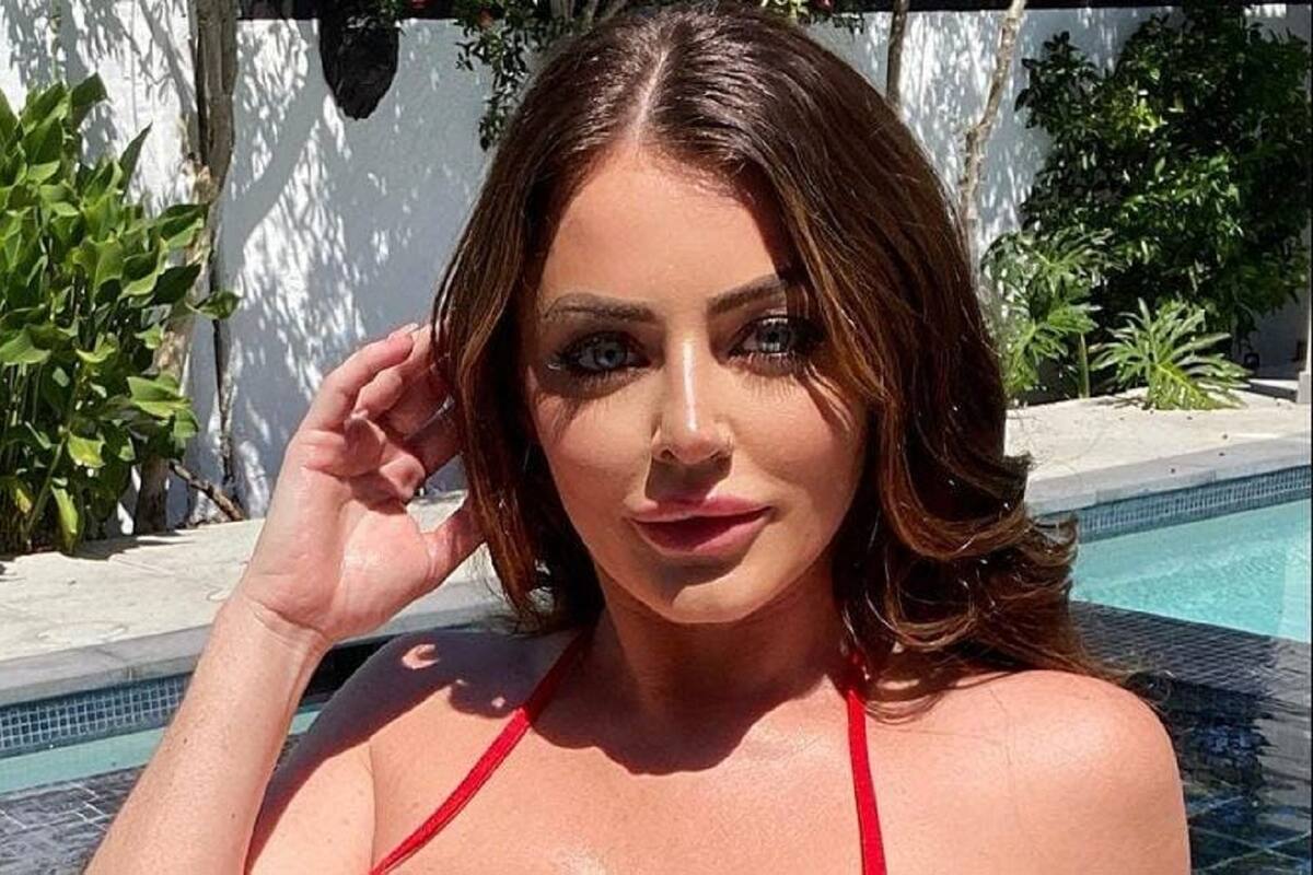 Sophie Dee sorprende a sus seguidores de Instagram con su bikini rojo