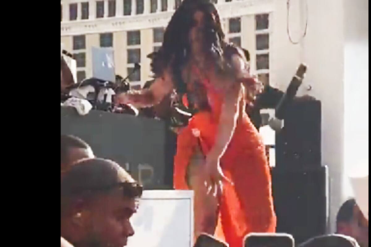 Critican a Cardi B en redes sociales por acciones violentas durante conciertos