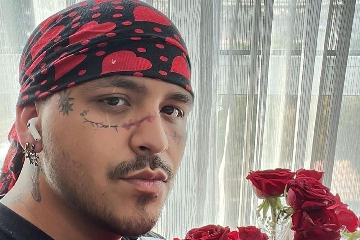 Christian Nodal habla del doloroso proceso de eliminar sus tatuajes del rostro