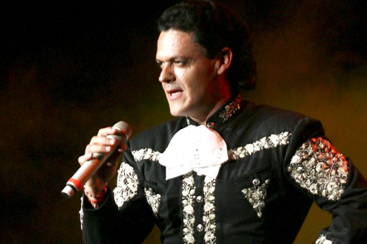 ¡Pedro Fernández confiesa que no está cerrado a cantar corridos tumbados!