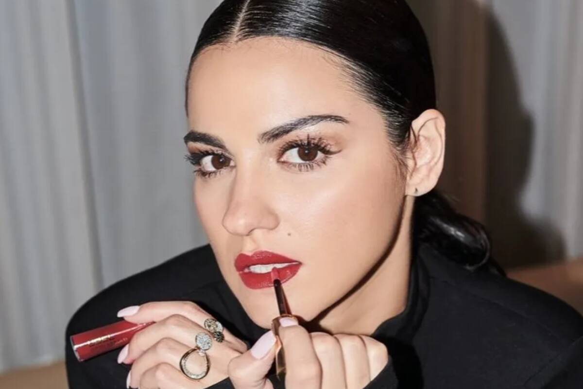 Maite Perroni es obligada a pagar piezas de arte que ella destruyó en una galería en CDMX