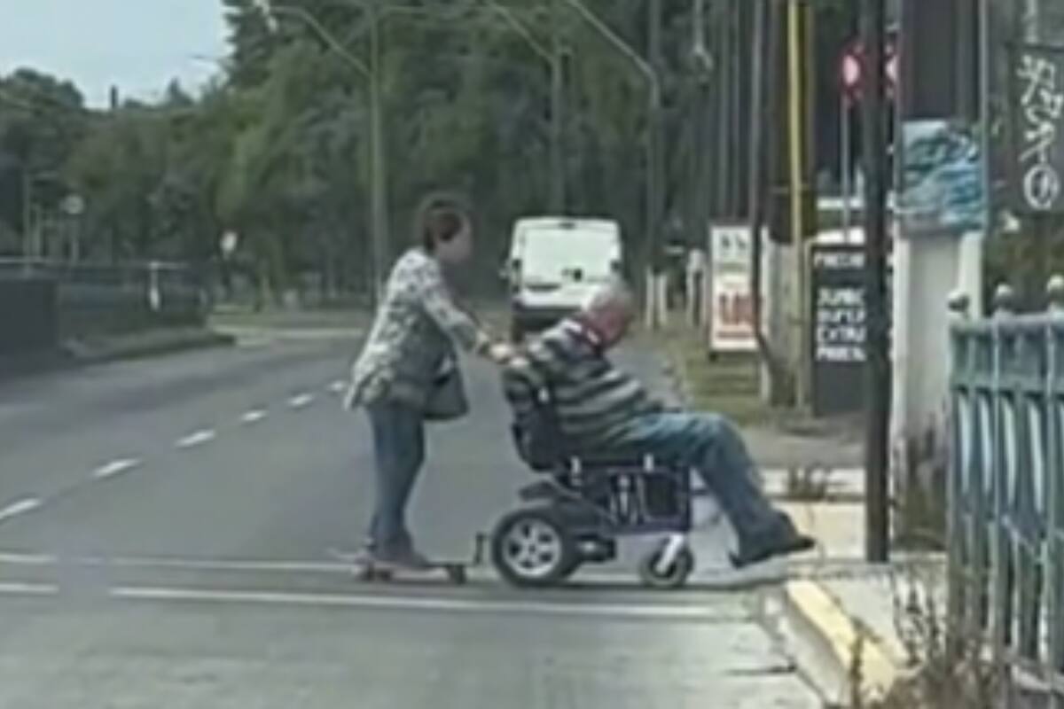Abuelitos skaters son captados en la calle y causan furor en redes