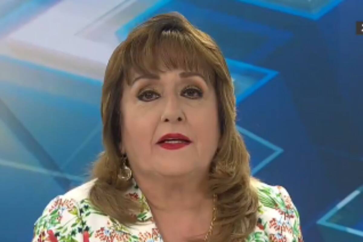 Conductora se vuelve viral al regañar a audiencia por “arruinar la navidad”