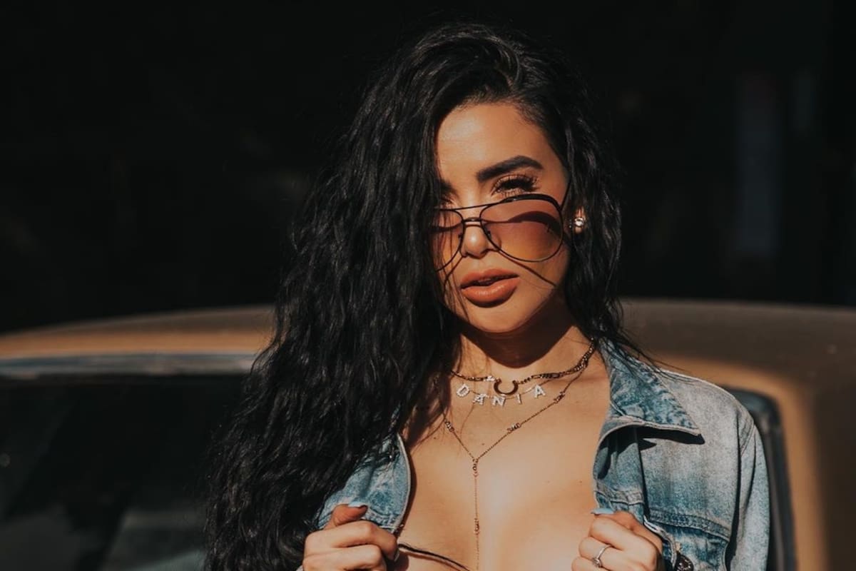 Dania Méndez "enciende" las redes al posar sin sostén