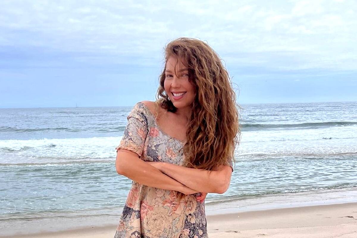 ¡Pasumecha! Thalía recrea "Marimar" con el vestido original de la telenovela de Televisa