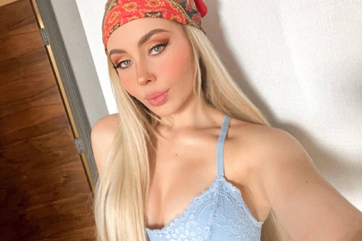 Maya Nazor presume su pancita de embarazo con pequeño bikini