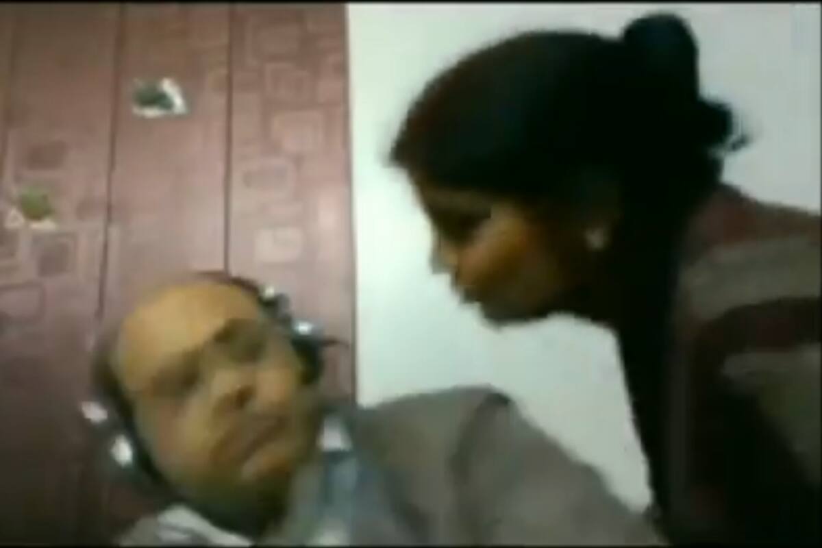 VIDEO VIRAL: Mujer intenta besar a su marido durante reunión por Zoom