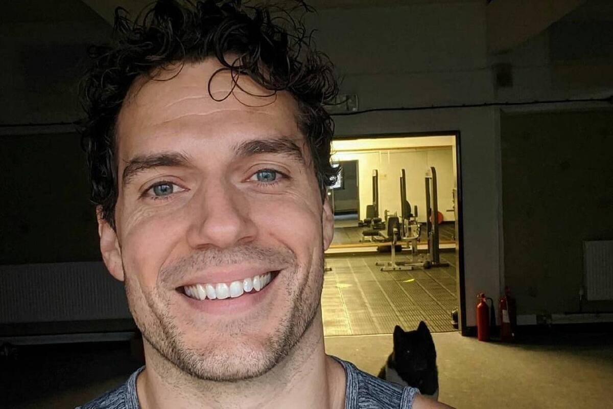 Henry Cavill cumple 38 años y sus fans lo celebran a través de Twitter con memes