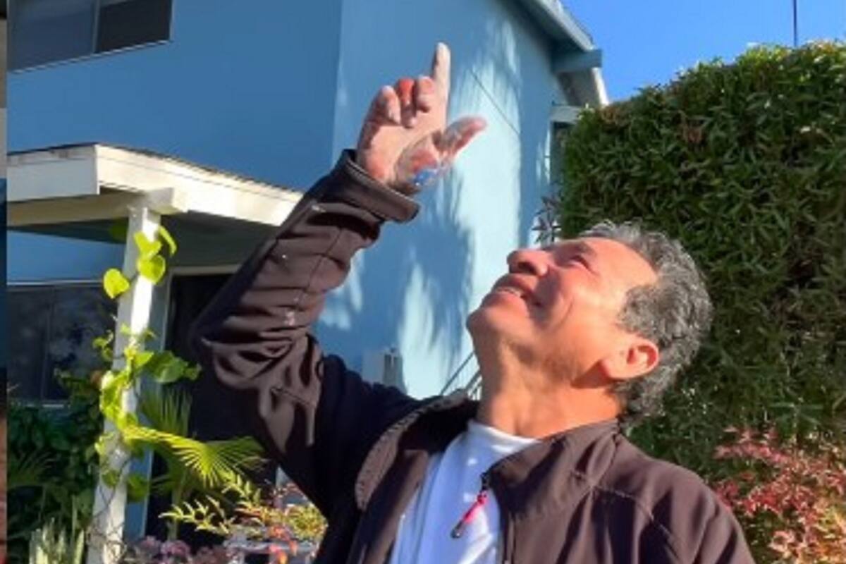 "¡Gracias mi Dios!": Influencer le paga 500 dólares a albañil por un abrazo; su reacción te hará llorar