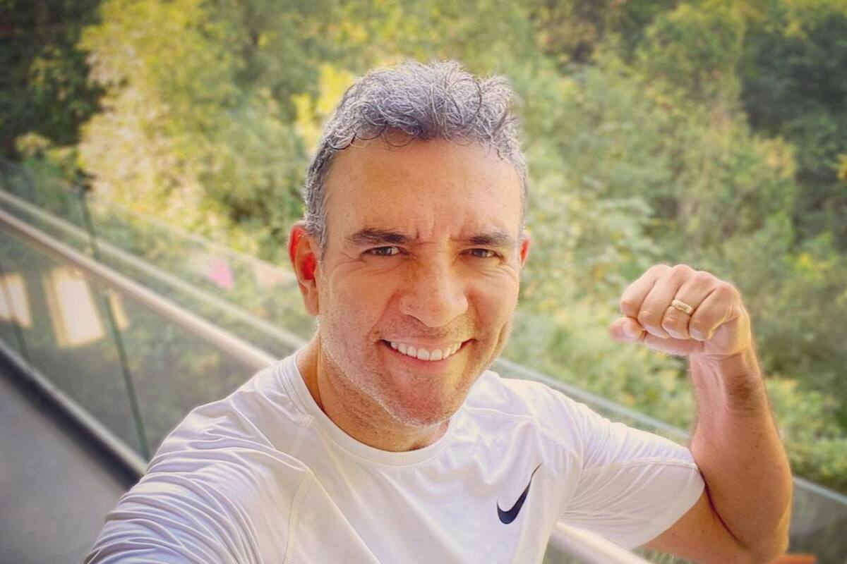 Héctor Sandarti regresa a Telemundo a conducir “La Casa de los Famosos”