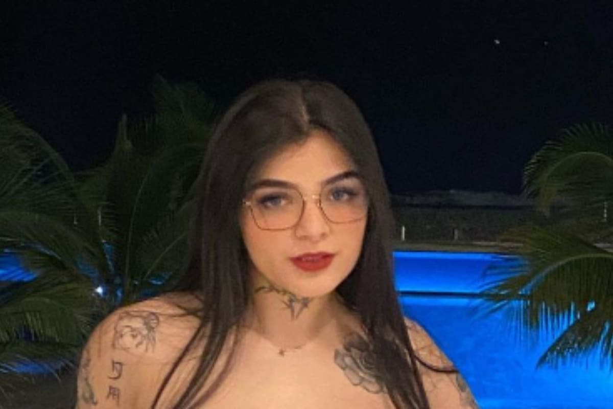 Karely Ruiz luce sexy lencería transparente