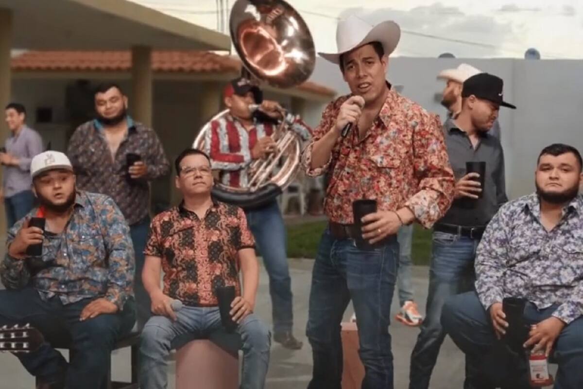 "Ya vacúnate, no seas terco no es un chip": Los Tres Tristes Tigres crean tema de la vacuna