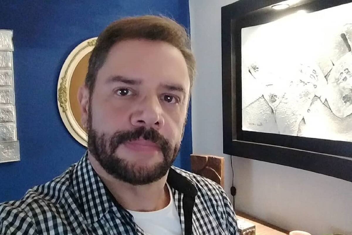 Detienen a Héctor Parra por presunto abuso contra su hija Alexa Parra