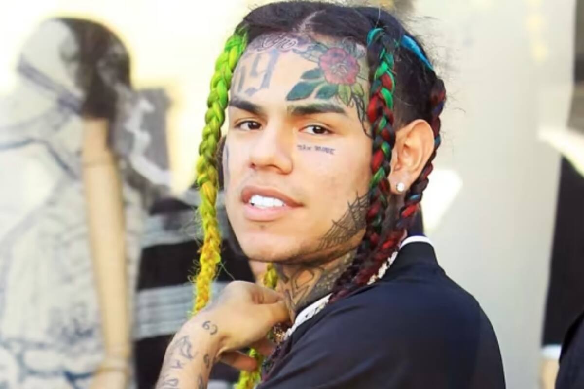 ¡6ix9ine se entregó a las autoridades voluntariamente por acusaciones de agresión!