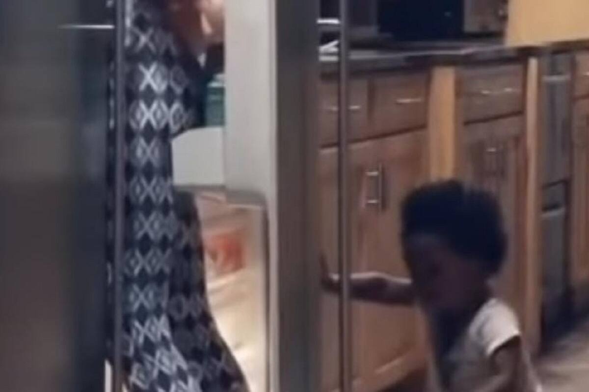 VIDEO VIRAL: Bebé casi deja atrapada a su madre en el refrigerador