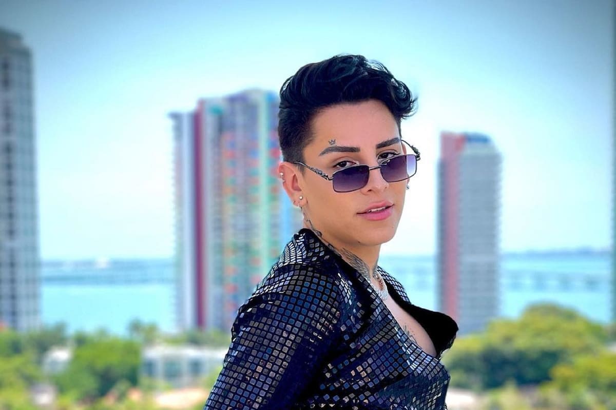 Papi Kunno se despoja de su ropa en playas de Costa Rica y eleva la temperatura