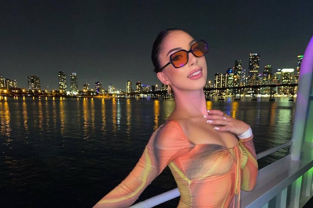 Desde la playa, María Chacón roba suspiros con pequeños bikinis