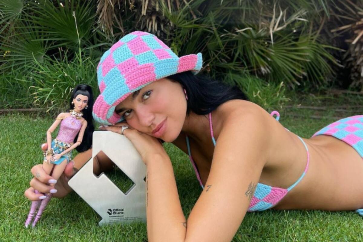 Dua Lipa celebra el éxito del tema "Dance The Night" con su propia muñeca Barbie