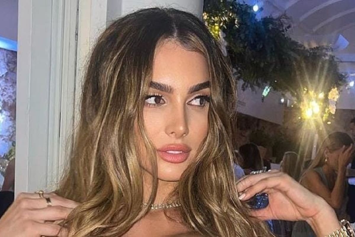 Lyna Pérez luce su sensacional figura con bello vestido en Instagram