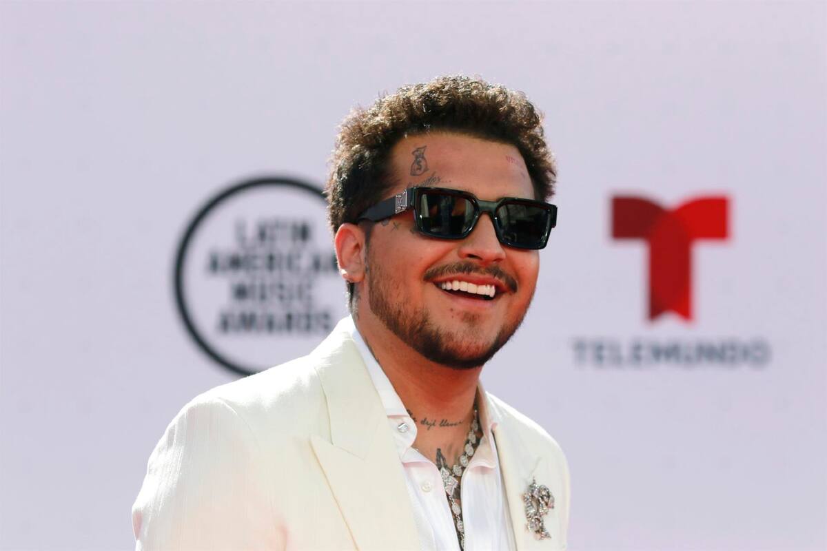 Christian Nodal confiesa en pleno concierto que le pusieron el cuerno: "Se siente feo"