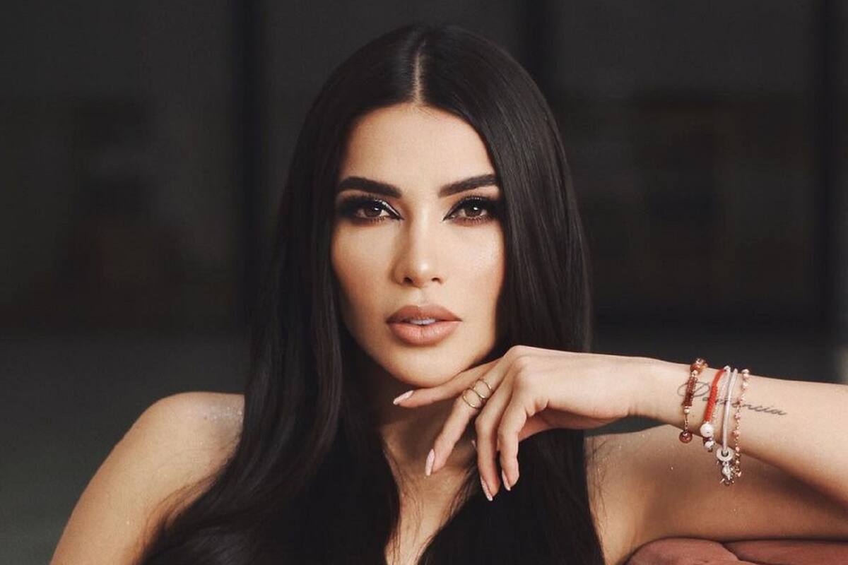 Completamente mojada, Dania Méndez enseña sus curvas saliendo de la piscina