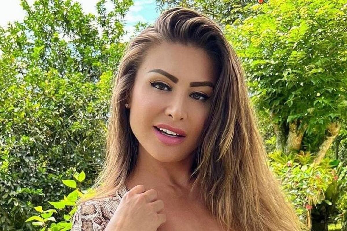 Francia James presume su gran figura con despampanante bikini