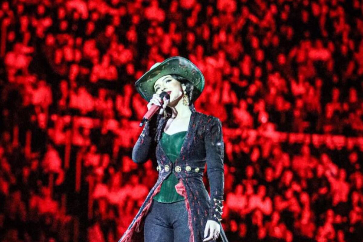 Ángela Aguilar y Pepe Aguilar llenaron la Plaza de Toros México con supuestos boletos regalados