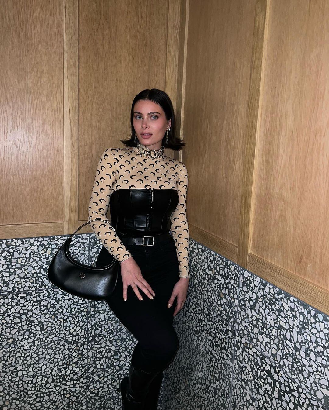 Lana Rhoades presume cuerpazo en sugerente pose En El Radar